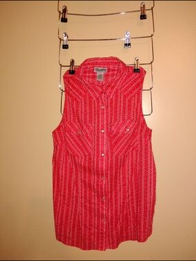 Wrangler Red Sleeveless Snap-Front Western Top